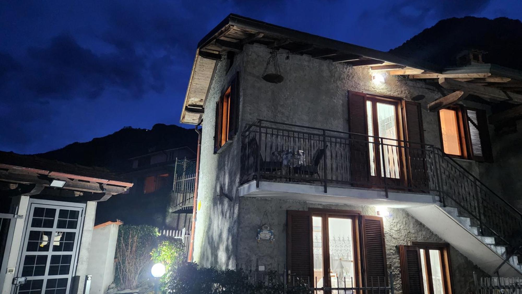 Laura'S Cottage With Lake View, Detached, 5 Kilometers From Varenna Lierna Buitenkant foto