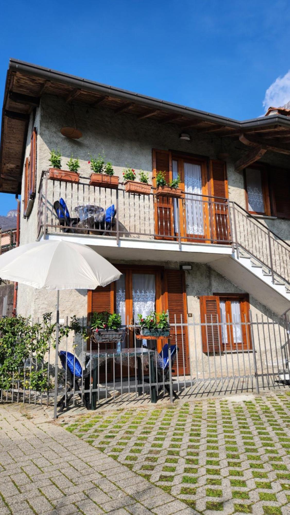 Laura'S Cottage With Lake View, Detached, 5 Kilometers From Varenna Lierna Buitenkant foto