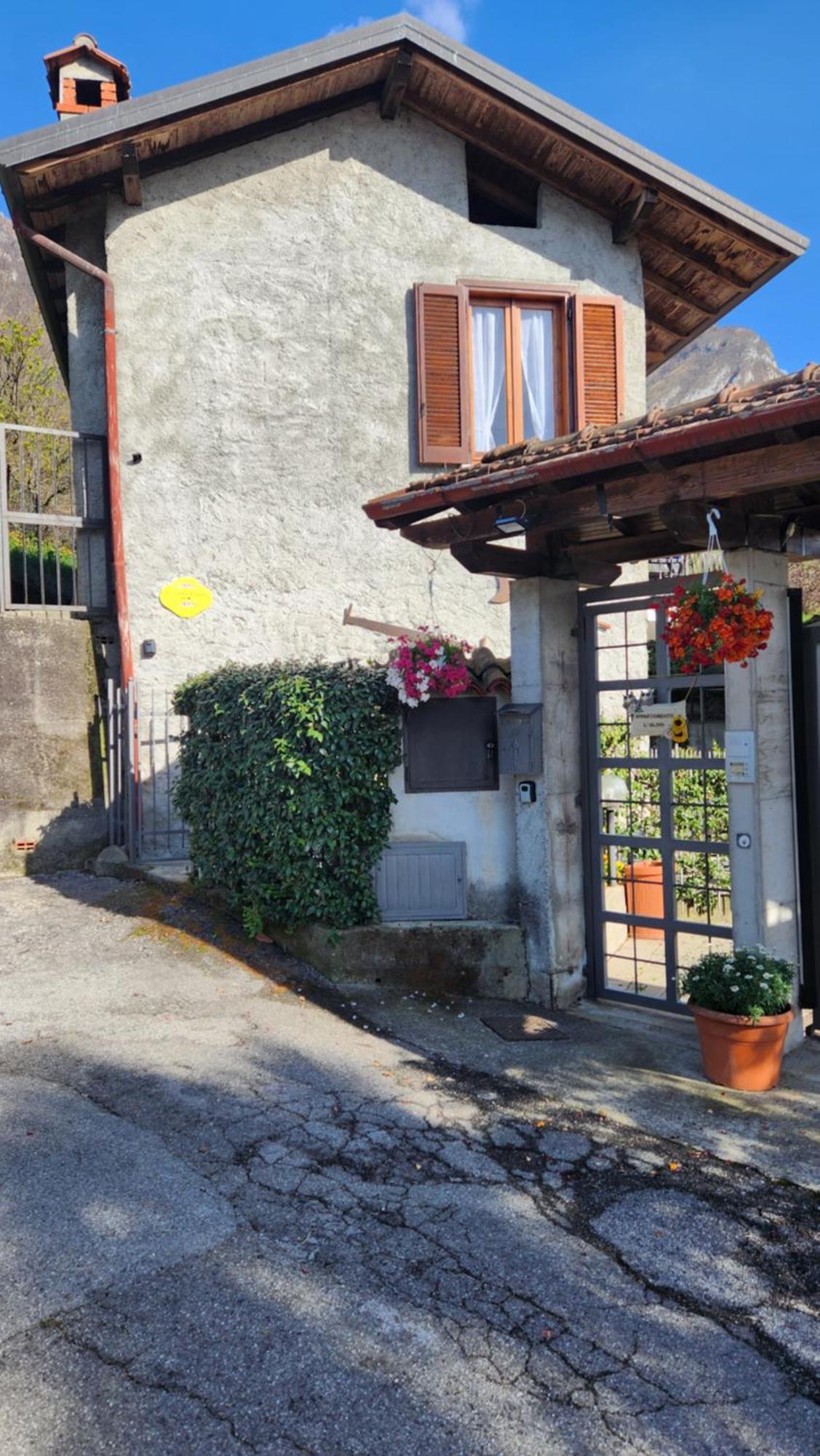 Laura'S Cottage With Lake View, Detached, 5 Kilometers From Varenna Lierna Buitenkant foto