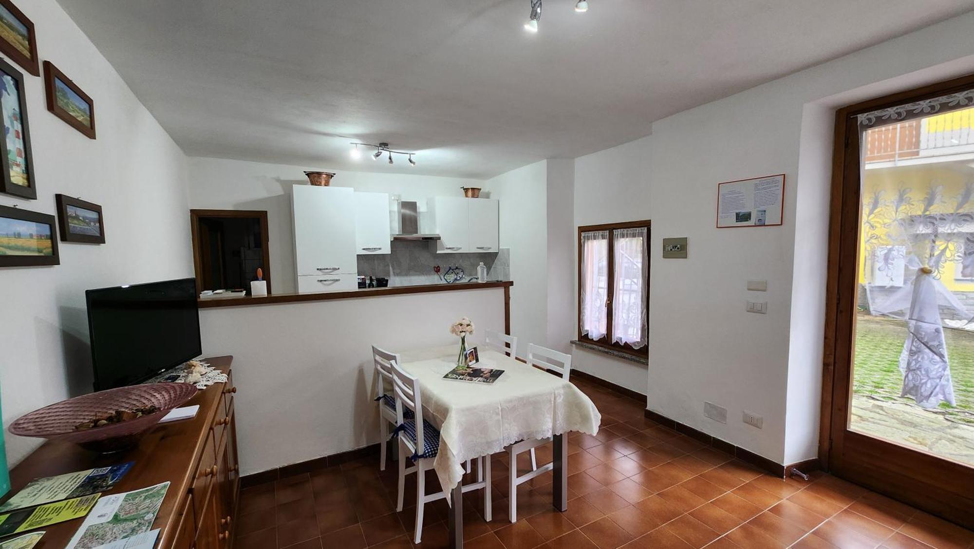 Laura'S Cottage With Lake View, Detached, 5 Kilometers From Varenna Lierna Kamer foto