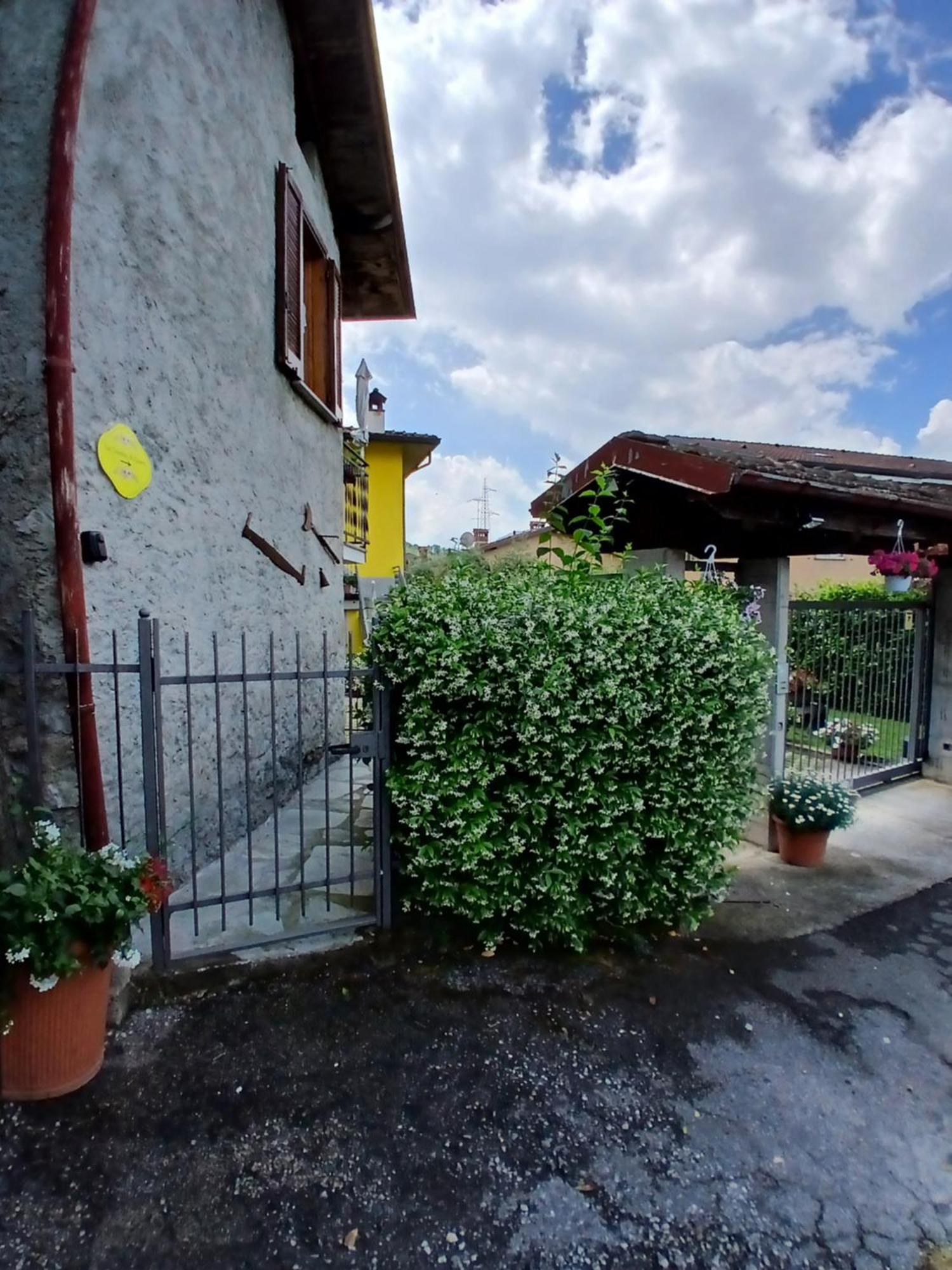 Laura'S Cottage With Lake View, Detached, 5 Kilometers From Varenna Lierna Buitenkant foto