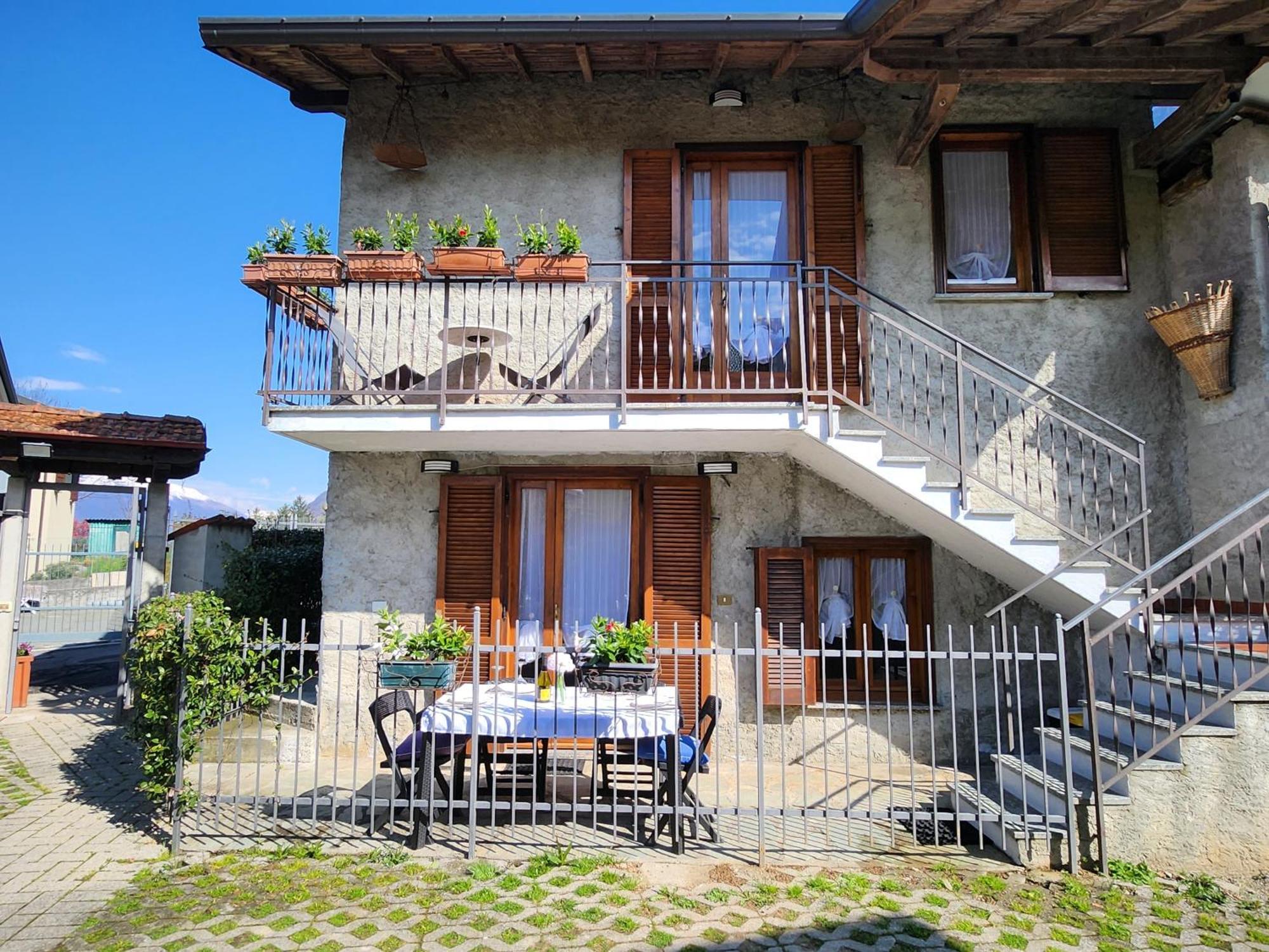 Laura'S Cottage With Lake View, Detached, 5 Kilometers From Varenna Lierna Kamer foto